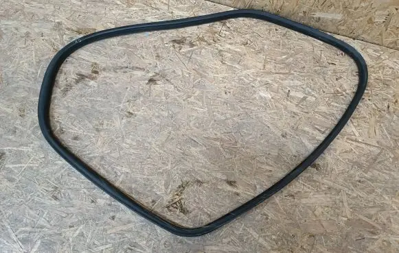 Rear door rubber seal (on body)