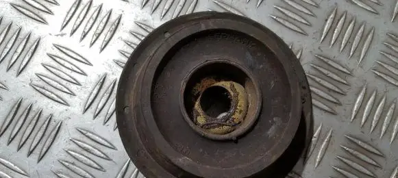 Volkswagen PASSAT B3 Coil spring mount 