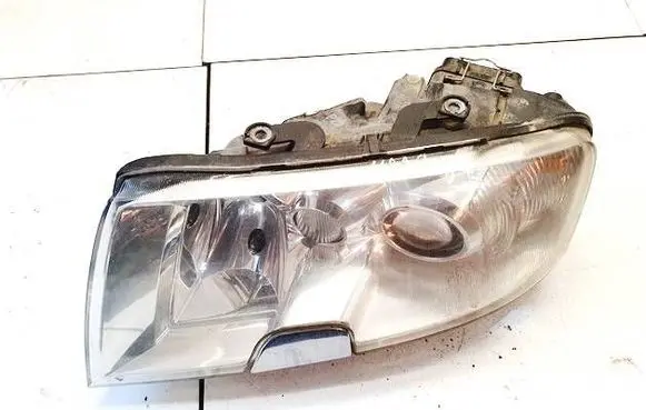Skoda Superb B5 (3U) Headlight/headlamp 24675400