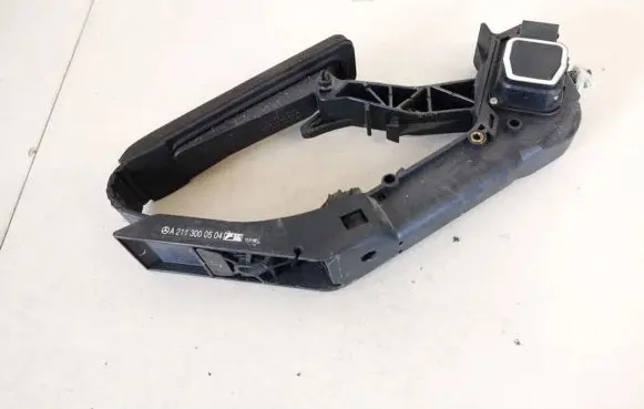Mercedes-Benz CLS C219 Accelerator throttle pedal a2113000504