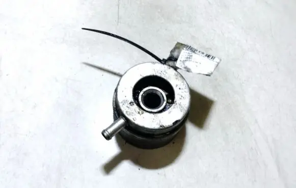 Mazda 6 Oil filter mounting bracket