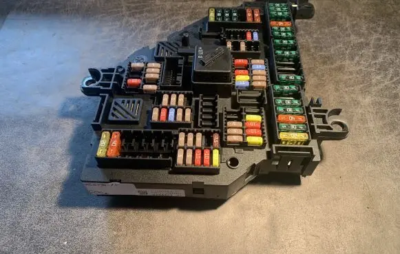 BMW 7 F01 F02 F03 F04 Fuse module 923442301