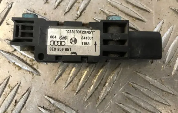 Audi A4 S4 B6 8E 8H Airbag deployment crash/impact sensor 8E0959651 241001 023130F2XN51