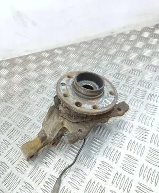 Opel Astra H Front wheel hub 13111669