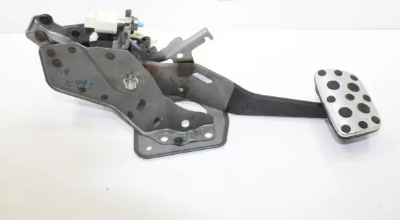Lexus RX 450H Brake pedal