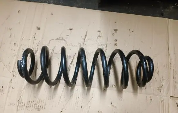Volkswagen Touran I Rear coil spring