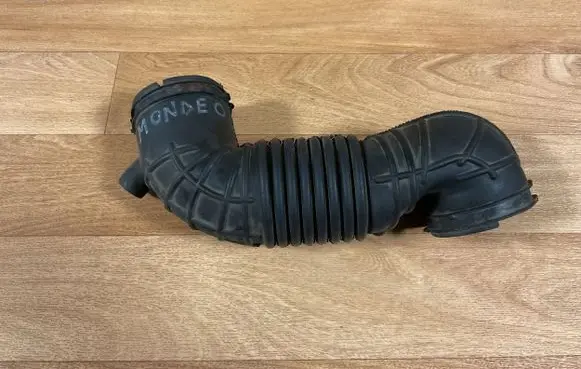Ford Mondeo Mk III Air intake hose/pipe 1S719C623AH F108A