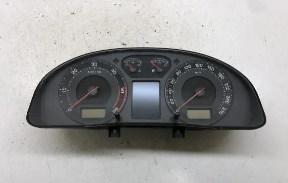 Skoda Superb B5 (3U) Speedometer (instrument cluster) 3U0920840A 110080115