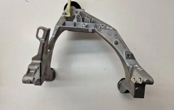 BMW 5 F10 F11 Steering rack mounting bracket 6140829