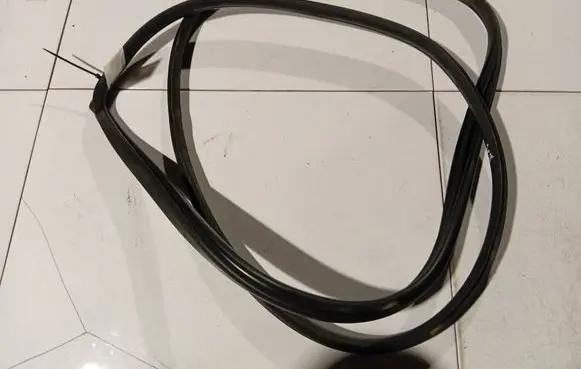 KIA Sportage Rubber seal rear door 