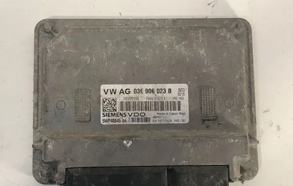 Skoda Fabia Mk2 (5J) Engine control unit/module 03E906023B 5WP4084504