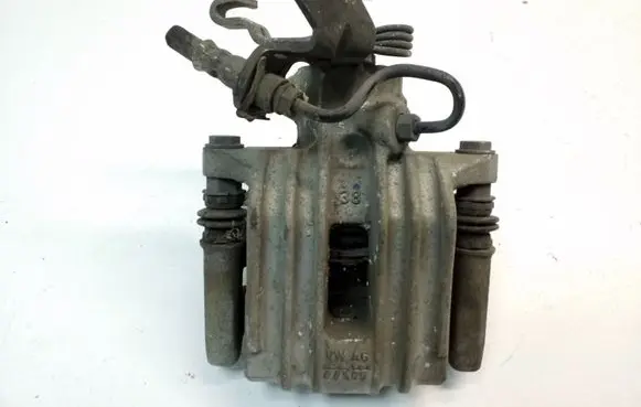 Volkswagen Jetta VI Rear brake caliper