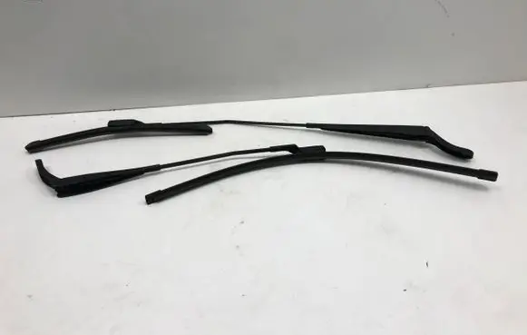 Peugeot 208 Front wiper blade arm 9673916730 9673916880