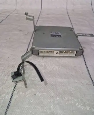 Nissan Patrol Y61 Engine control unit/module 407917060