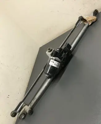 Land Rover Discovery 3 - LR3 Front wiper linkage and motor
