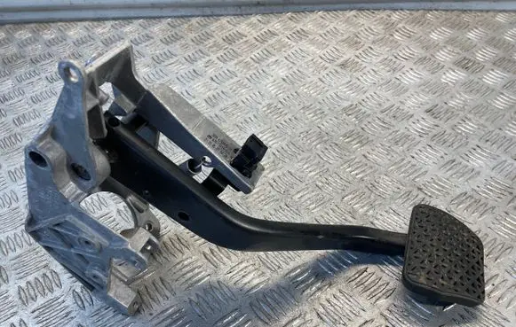 BMW 3 E90 E91 Brake pedal 6751975 678711 1105070028