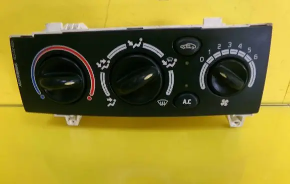Renault Scenic I Climate control unit 651947U