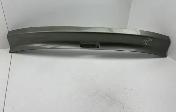 Honda CR-V Tailgate trim 