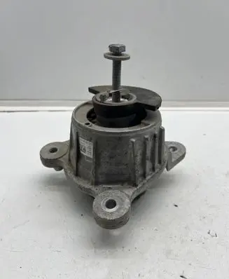 Mercedes-Benz Vito Viano W447 Engine mount bracket A4472411213 ZGS003