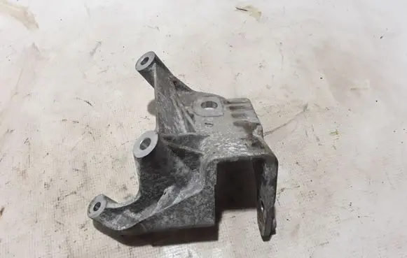 Volvo S90, V90 Engine mounting bracket 31430470