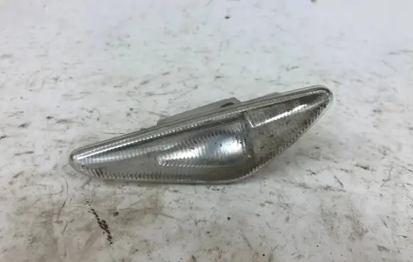 BMW X5 E70 Front fender indicator light 7267978 7171008 0218000