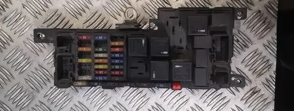 Volvo V70 Fuse module 8678449