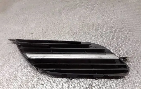 Nissan Almera Tino Front bumper upper radiator grill 62316BU100