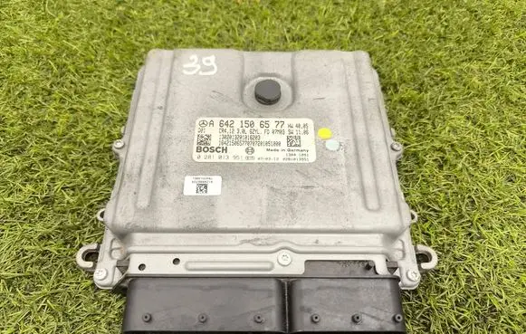 Mercedes-Benz R W251 Engine control unit/module A6421506577 0281013951