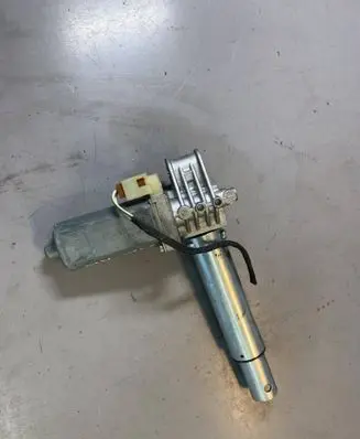 BMW 5 E60 E61 Seat adjustment motor 8321086