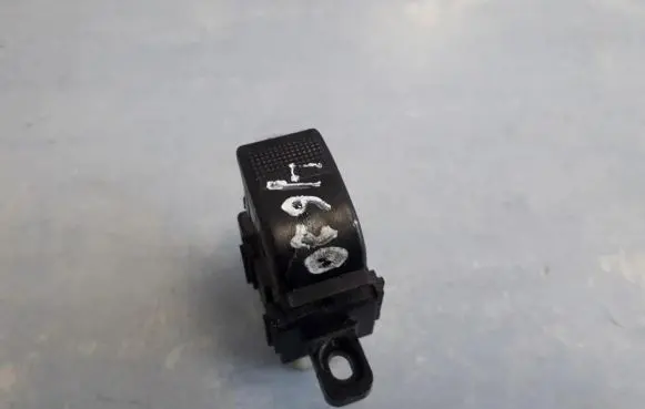 Mazda 626 Electric window control switch