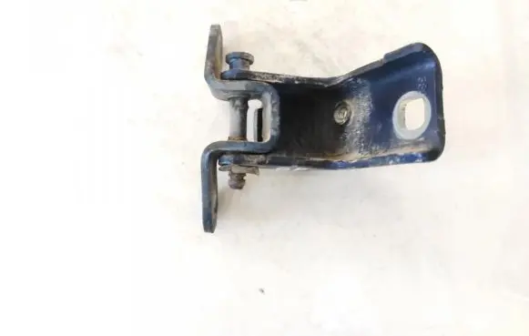 Ford Mondeo Mk III Rear door lower hinge 93bbf26806al 93bb-f26806-al