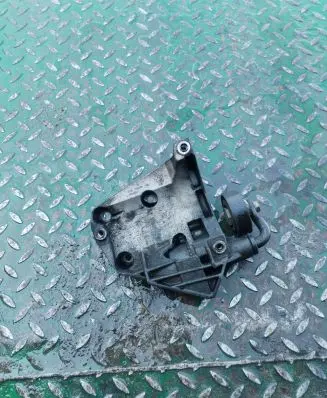 BMW 5 E60 E61 Engine mounting bracket 7786708 A1919003