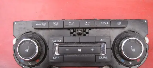 Skoda Octavia Mk2 (1Z) Air conditioning/heating control unit 3T0907044BL