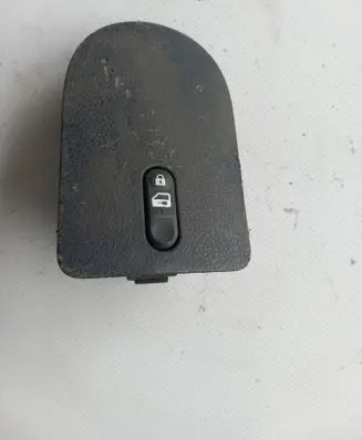 Nissan Qashqai Electric window control switch