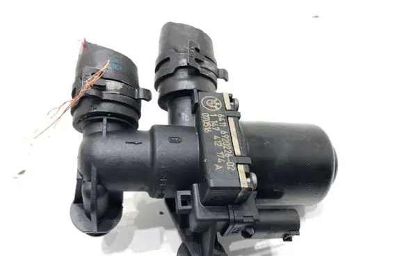 BMW 5 E60 E61 Coolant heater control valve 6920226
