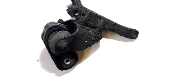 Nissan Almera Engine mounting bracket