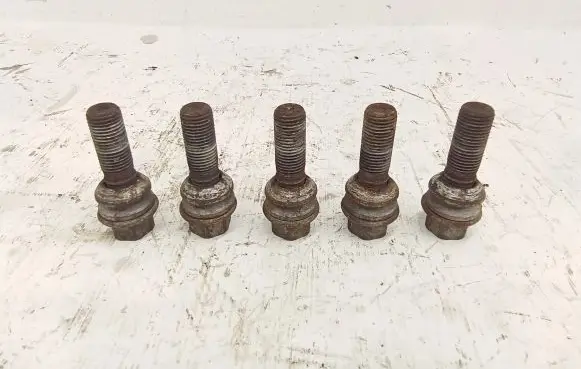 Volkswagen Transporter - Caravelle T5 Nuts/bolts 