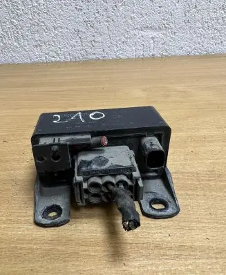 Mercedes-Benz E W210 Other relay 0255452832 D7116