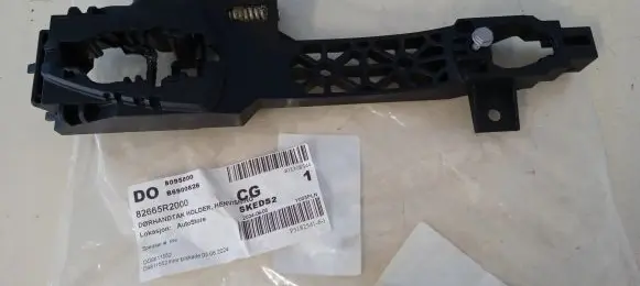 KIA Sportage Front door exterior handle/bracket 82665R2000