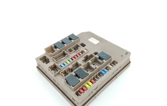Renault Clio III Fuse module 674654A