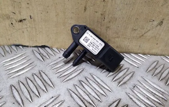 Volkswagen Polo V 6R Exhaust gas pressure sensor 0281006083 059906051C