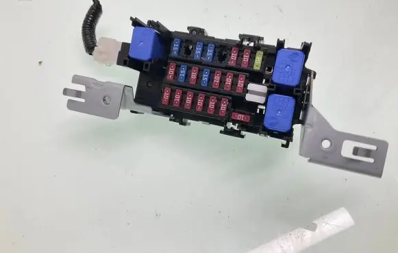Nissan Leaf II (ZE1) Fuse module