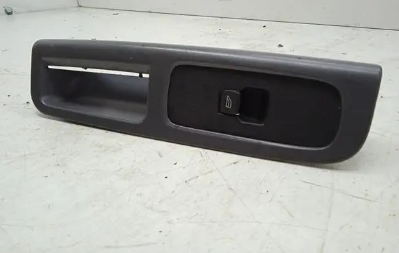 Volvo V50 Electric window control switch 8679474