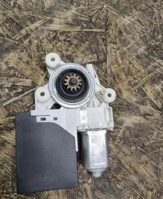 Volvo S40 Front door window regulator motor 30710151