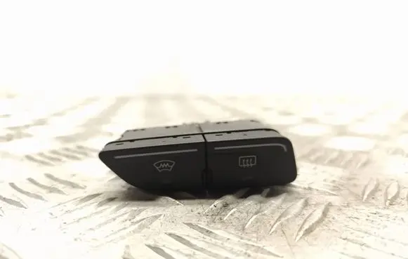 Ford Focus Windscreen/window heater switch AM5T18K574AB