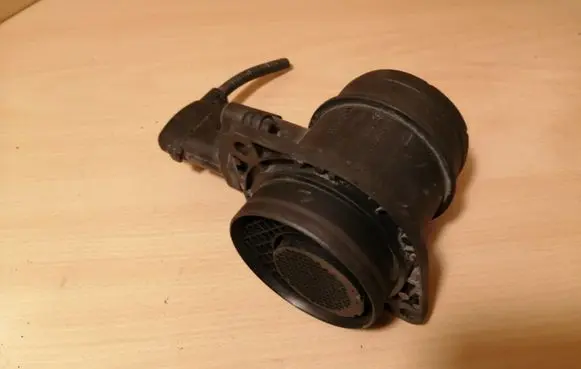 Skoda Octavia Mk2 (1Z) Mass air flow meter 038906461B 0281002531
