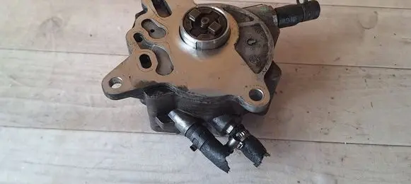 Volkswagen Golf V Vacuum pump 03G145209 V400 031003