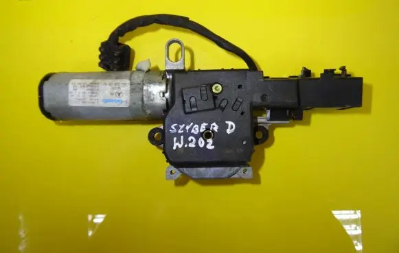 Mercedes-Benz C W202 Sunroof motor/actuator 2028207542 2028204710
