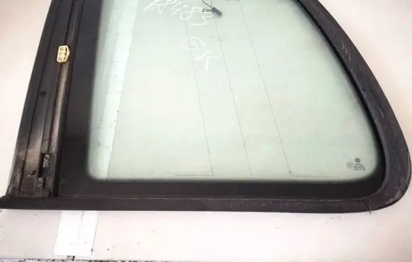 Volkswagen Touran I Rear side window