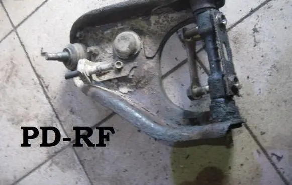 Opel Monterey Front lower control arm/wishbone 90473687